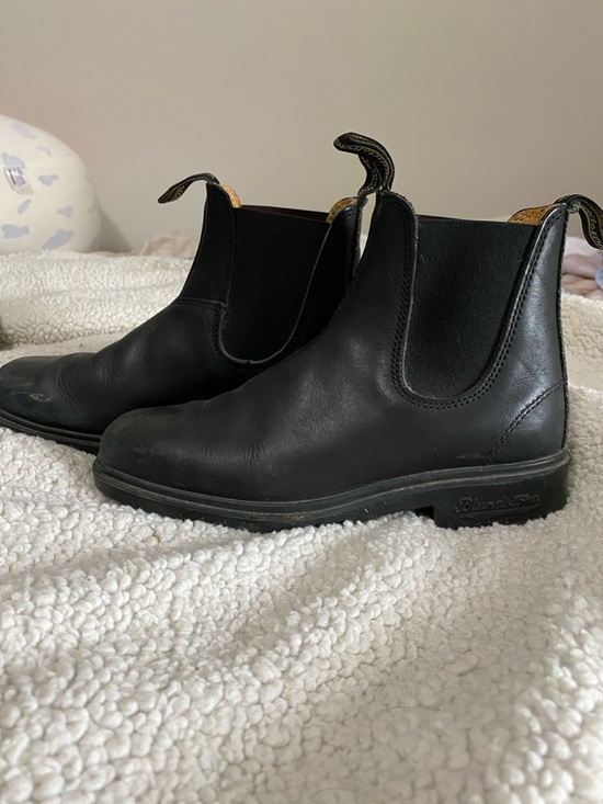 Blundstone Shoes - Black Chelsea Women’s Blundstones 
size 8 CAN or 5 AUS
